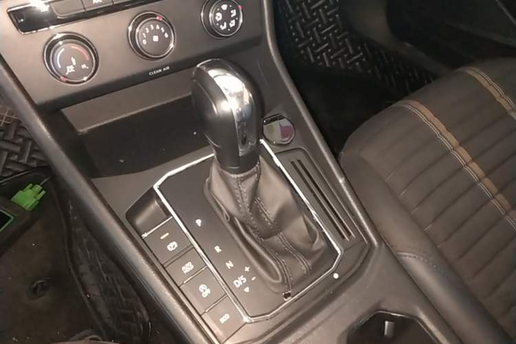 Used Volkswagen Lavida 2022 280TSI DSG Comfort Edition Gear Lever