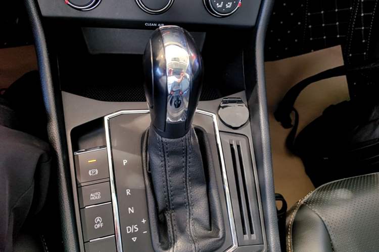 Used Volkswagen Lavida 2022 1.5L Automatic Comfort Edition Gear Lever