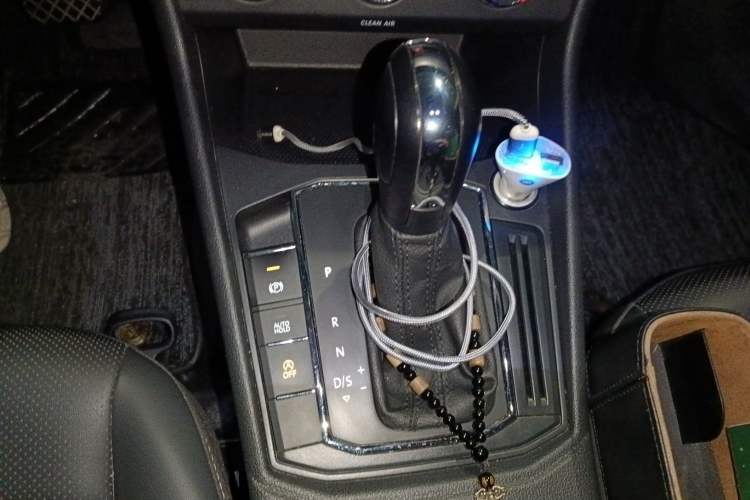 Used Volkswagen Lavida 2022 1.5L Automatic Comfort Edition Gear Lever