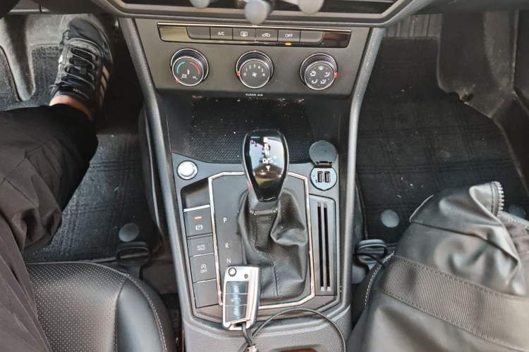 Used Volkswagen Lavida 2022 1.5L Automatic Comfort Edition Gear Lever