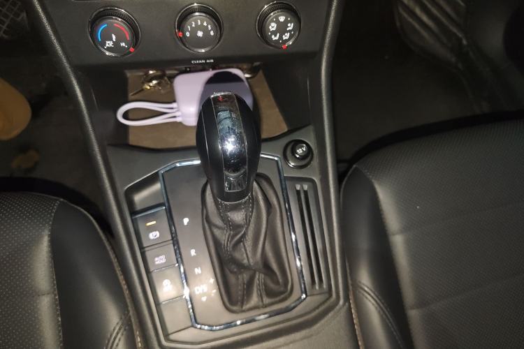 Used Volkswagen Lavida 2022 1.5L Automatic Comfort Edition Gear Lever