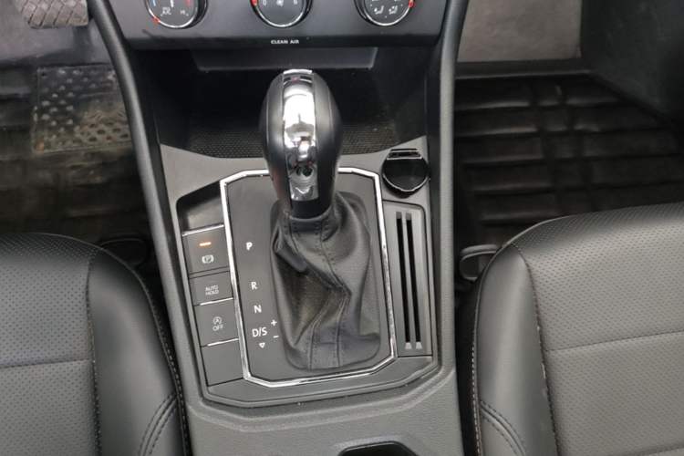Used Volkswagen Lavida 2022 1.5L Automatic Comfort Edition Gear Lever