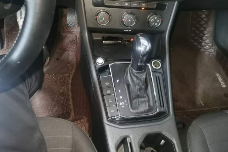 Used Volkswagen Lavida 2022 280TSI DSG Comfort Edition Gear Lever