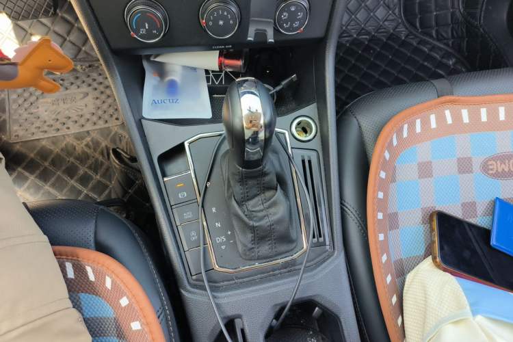 Used Volkswagen Lavida 2022 1.5L Automatic Comfort Edition Gear Lever