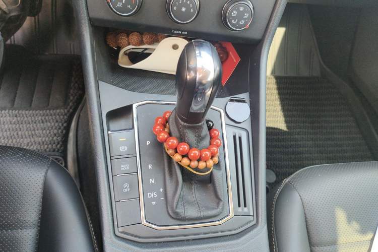 Used Volkswagen Lavida 2022 1.5L Automatic Comfort Edition Gear Lever