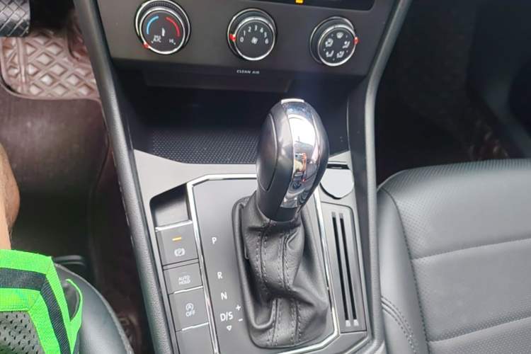 Used Volkswagen Lavida 2022 1.5L Automatic Comfort Edition Gear Lever