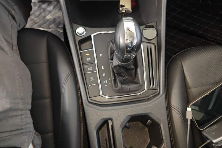 Used Volkswagen Lavida 2022 1.5L Automatic Comfort Edition Gear Lever