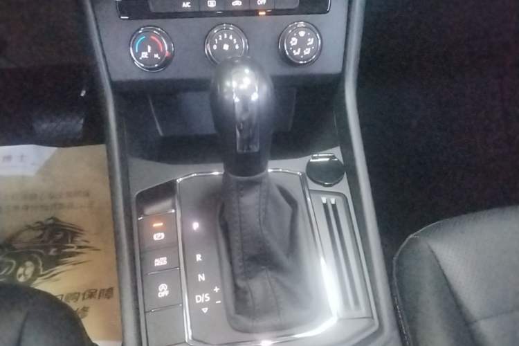 Used Volkswagen Lavida 2022 1.5L Automatic Comfort Edition Gear Lever