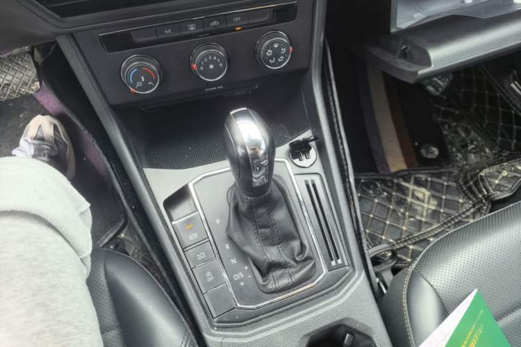 Used Volkswagen Lavida 2022 1.5L Automatic Comfort Edition Gear Lever
