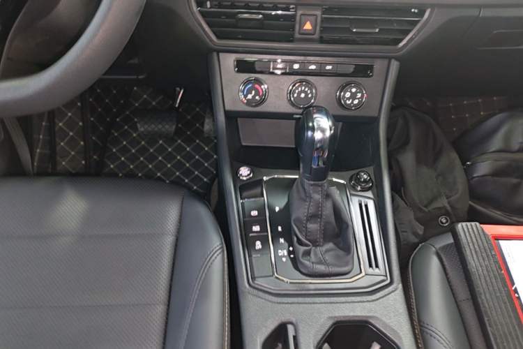 Used Volkswagen Lavida 2022 1.5L Automatic Comfort Edition Gear Lever