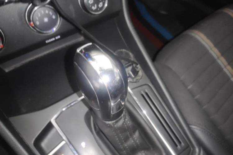 Used Volkswagen Lavida 2022 1.5L Automatic Vision Edition Gear Lever