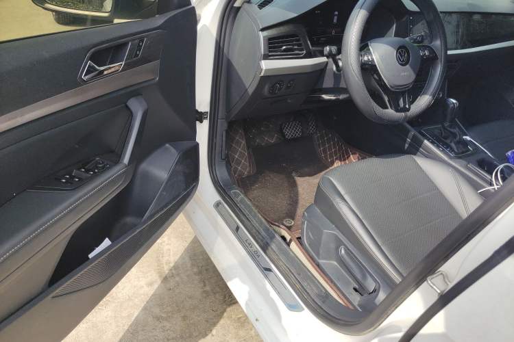 Used Volkswagen Lavida 2022 1.5L Automatic Comfort Edition Interior 3