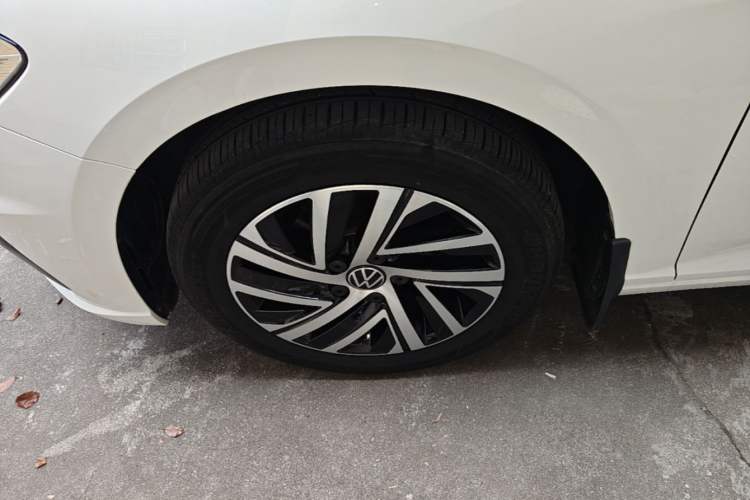 Used Volkswagen Lavida 2022 1.5L Automatic Comfort Edition Left Front Wheel Hub