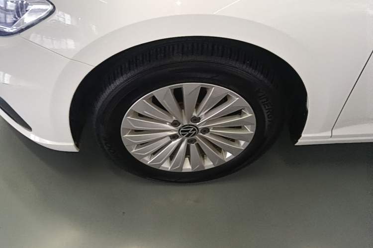 Used Volkswagen Lavida 2022 1.5L Automatic Comfort Edition Left Front Wheel Hub