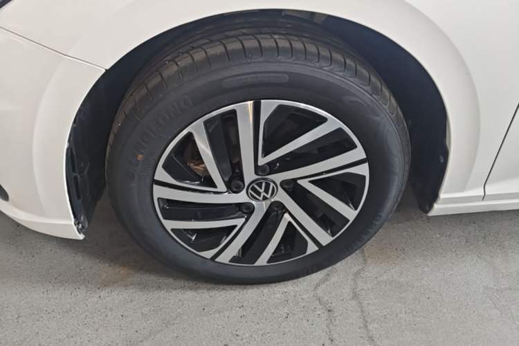 Used Volkswagen Lavida 2022 1.5L Automatic Comfort Edition Left Front Wheel Hub