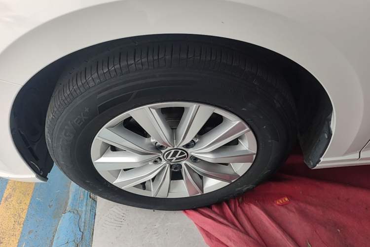 Used Volkswagen Lavida 2022 1.5L Automatic Fashion Edition Left Front Wheel Hub