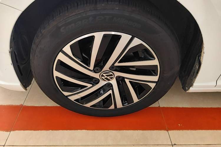 Used Volkswagen Lavida 2022 1.5L Automatic Comfort Edition Left Front Wheel Hub