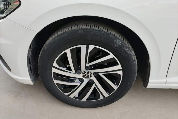 Used Volkswagen Lavida 2022 1.5L Automatic Comfort Edition Left Front Wheel Hub