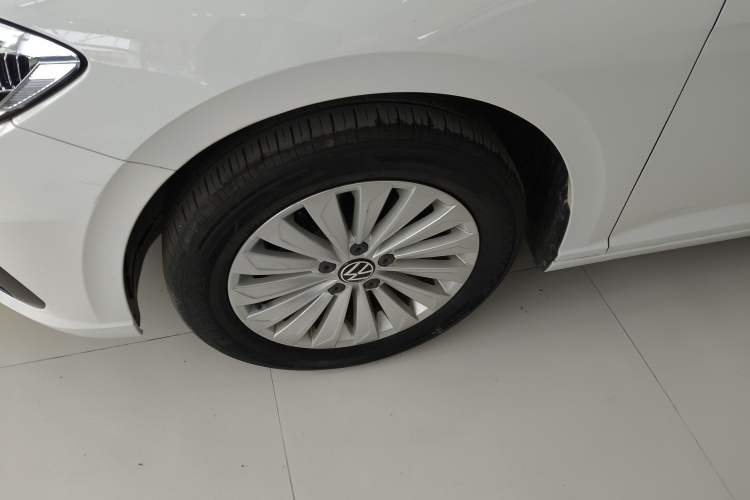 Used Volkswagen Lavida 2022 1.5L Automatic Comfort Edition Left Front Wheel Hub