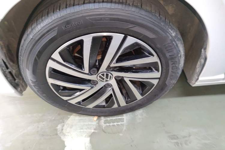 Used Volkswagen Lavida 2022 1.5L Automatic Vision Edition Left Front Wheel Hub