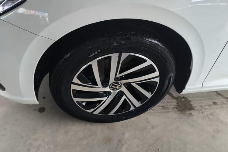 Used Volkswagen Lavida 2022 1.5L Automatic Comfort Edition Left Front Wheel Hub