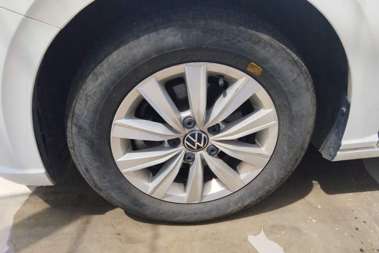 Used Volkswagen Lavida 2022 1.5L Automatic Fashion Edition Left Front Wheel Hub