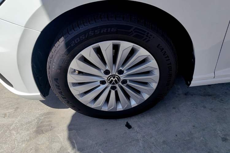 Used Volkswagen Lavida 2022 1.5L Automatic Comfort Edition Left Front Wheel Hub