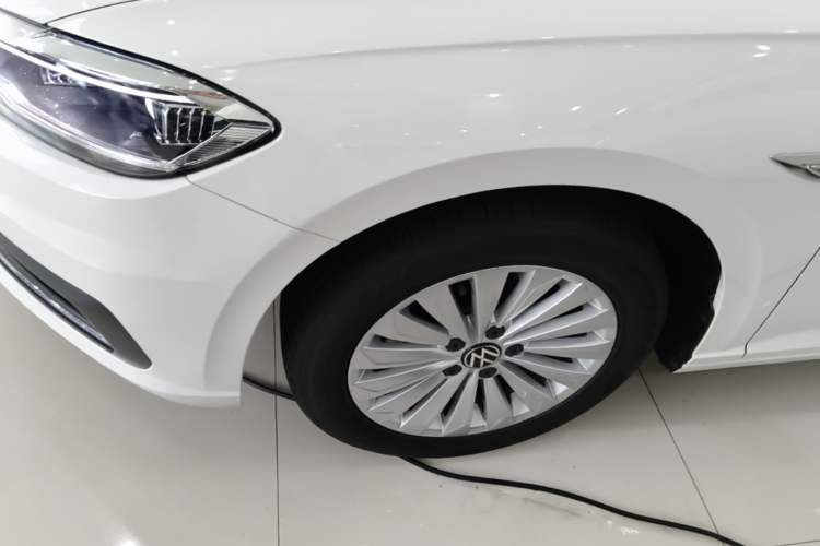 Used Volkswagen Lavida 2022 1.5L Automatic Comfort Edition Left Front Wheel Hub
