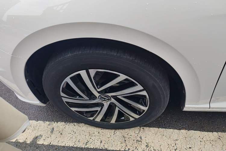 Used Volkswagen Lavida 2022 1.5L Automatic Comfort Edition Left Front Wheel Hub