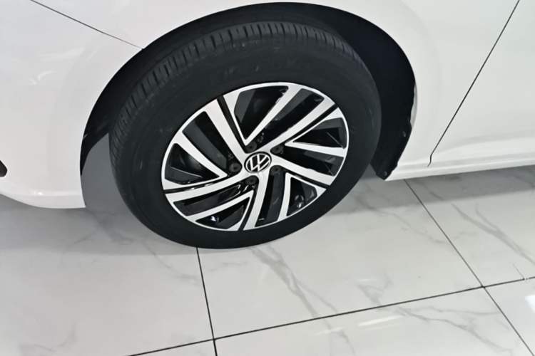 Used Volkswagen Lavida 2022 1.5L Automatic Comfort Edition Left Front Wheel Hub
