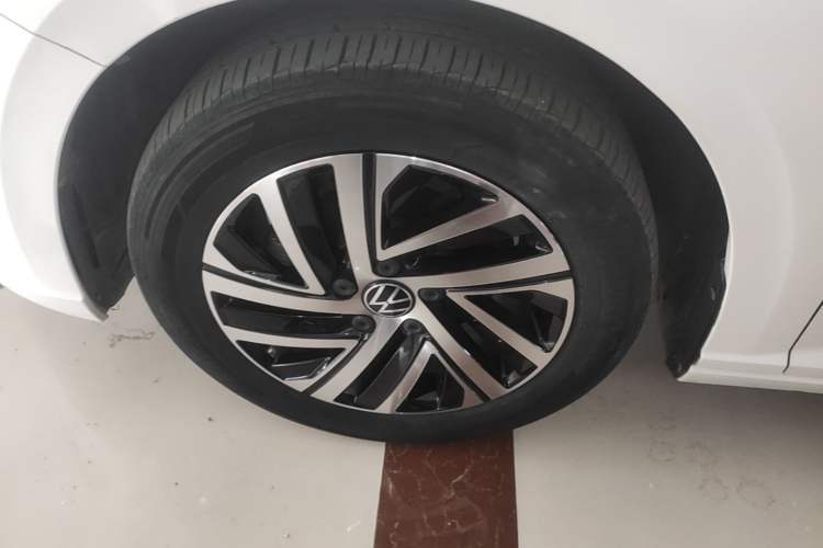 Used Volkswagen Lavida 2022 1.5L Automatic Vision Edition Left Front Wheel Hub