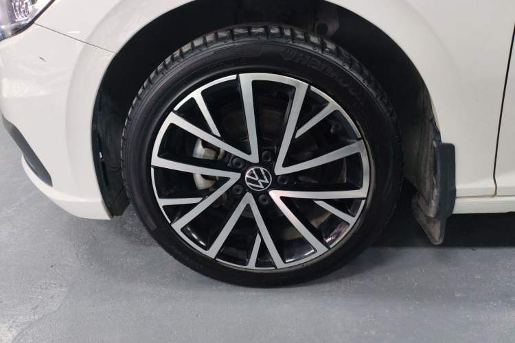 Used Volkswagen Lavida 2022 280TSI DSG Luxury Edition Left Front Wheel Hub