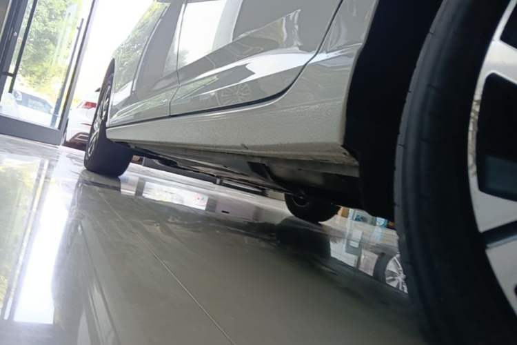 Used Volkswagen Lavida 2022 280TSI DSG Comfort Edition Left Side Sill