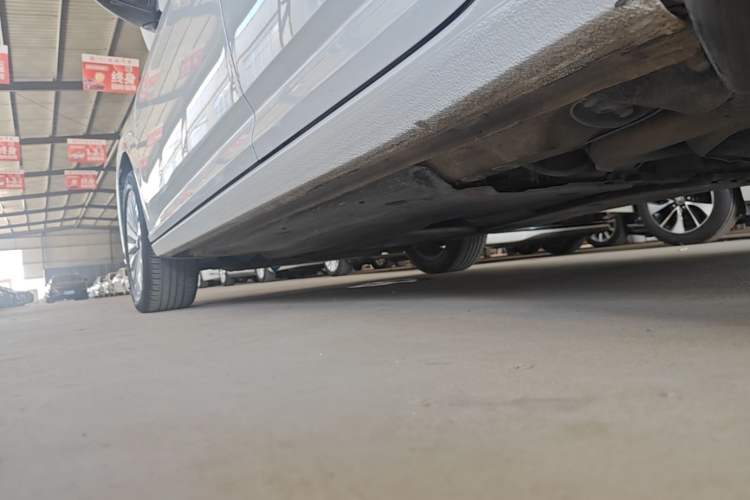 Used Volkswagen Lavida 2022 280TSI DSG Comfort Edition Left Side Sill
