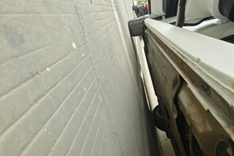 Used Volkswagen Lavida 2022 1.5L Automatic Comfort Edition Left Side Sill