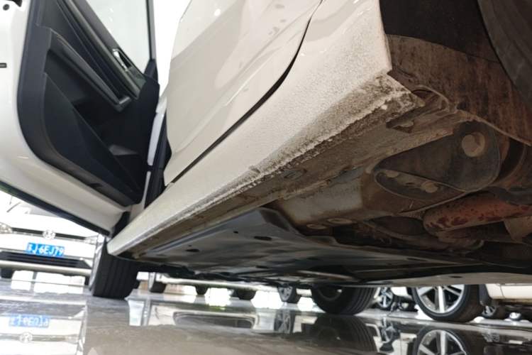 Used Volkswagen Lavida 2022 1.5L Automatic Comfort Edition Left Side Sill