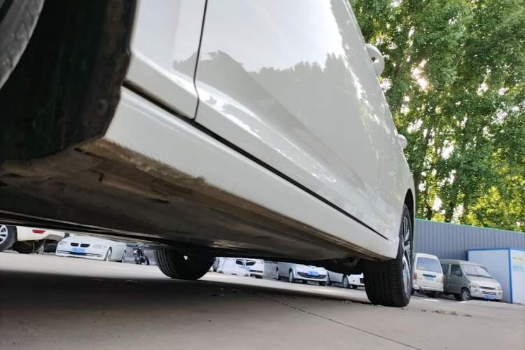Used Volkswagen Lavida 2022 1.5L Automatic Comfort Edition Left Side Sill