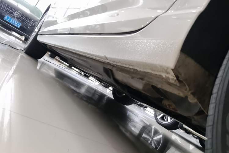 Used Volkswagen Lavida 2022 1.5L Automatic Comfort Edition Left Side Sill