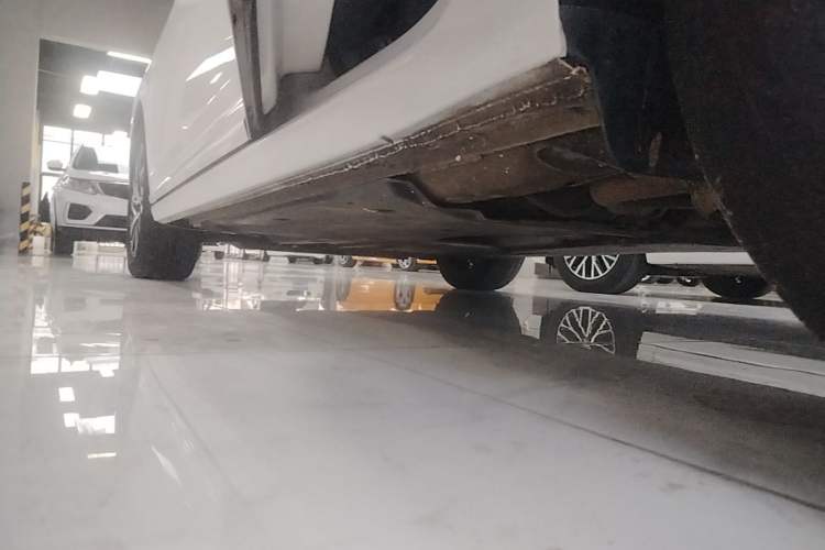 Used Volkswagen Lavida 2022 1.5L Automatic Comfort Edition Left Side Sill
