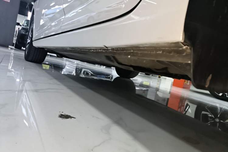 Used Volkswagen Lavida 2022 1.5L Automatic Comfort Edition Left Side Sill