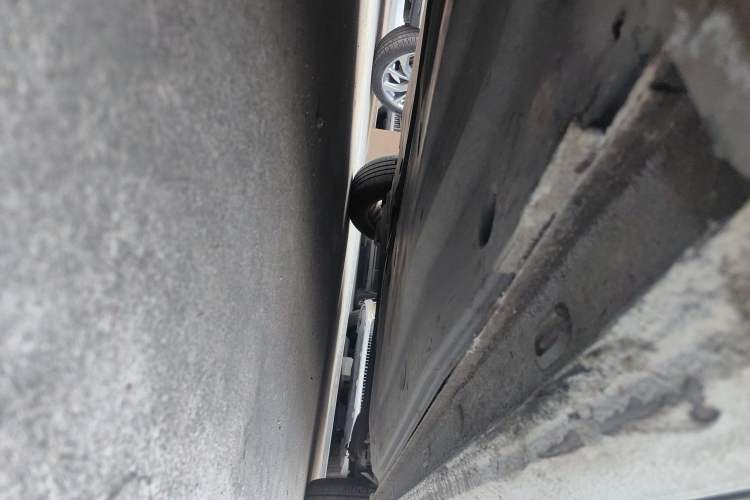Used Volkswagen Lavida 2022 1.5L Automatic Comfort Edition Left Side Sill