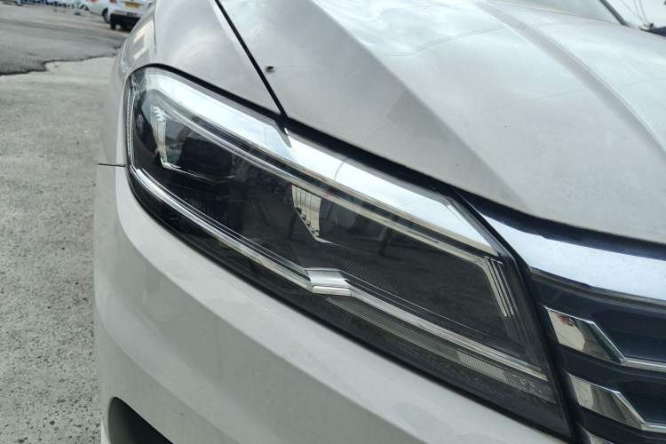 Used Volkswagen Lavida 2022 1.5L Manual Comfort Edition Right Front Headlight