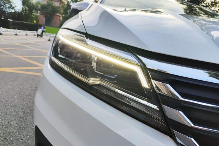 Used Volkswagen Lavida 2022 1.5L Automatic Comfort Edition Right Front Headlight