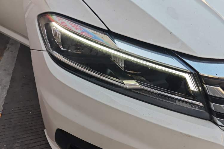Used Volkswagen Lavida 2022 1.5L Automatic Comfort Edition Right Front Headlight