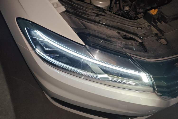 Used Volkswagen Lavida 2022 1.5L Automatic Comfort Edition Right Front Headlight