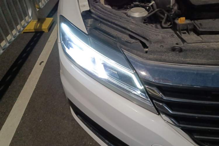 Used Volkswagen Lavida 2022 1.5L Automatic Comfort Edition Right Front Headlight