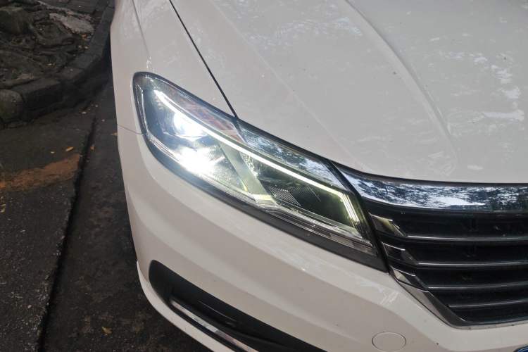 Used Volkswagen Lavida 2022 1.5L Automatic Comfort Edition Right Front Headlight