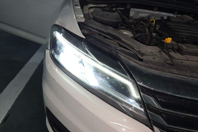 Used Volkswagen Lavida 2022 280TSI DSG Comfort Edition Right Front Headlight