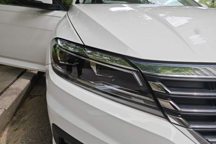 Used Volkswagen Lavida 2022 1.5L Automatic Comfort Edition Right Front Headlight