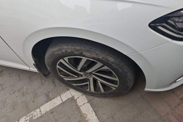 Used Volkswagen Lavida 2022 280TSI DSG Comfort Edition Right Front Wheel Hub
